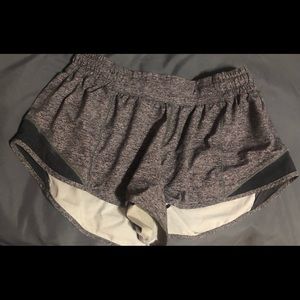 🍋LuluLemon Grey Hotty Hot 2.5”